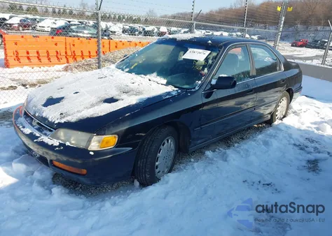 1996 Honda Accord Ex from USA, damaged, VIN 1HGCD5662TA260636